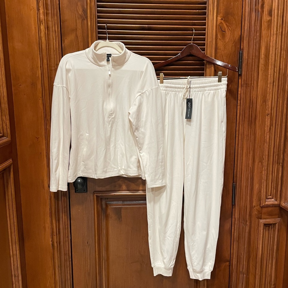 Jones New York joggers top and pant NWT